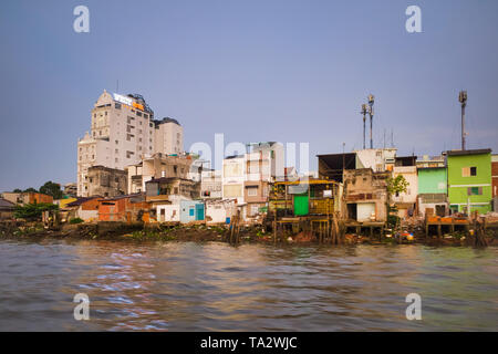 Can Tho, Vietnam - 27. März 2019: Riverside Pfahlbauten im Mekong Delta, südwestlich von Can Tho Stockfoto