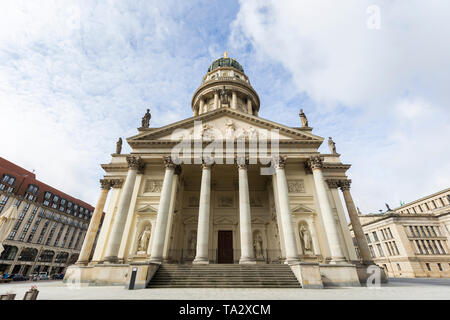 Die neue Kirche (Deutscher Dom, Deutsche Kirche oder Deutscher Dom) in Berlin, Deutschland, am Gendarmenmarkt in Berlin, Deutschland, an. Stockfoto