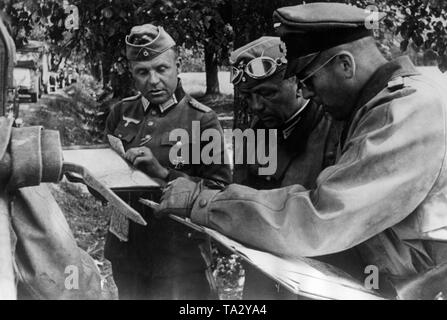 Briefing der Wehrmacht Offiziere der Armee Gruppe Nord in der Nähe von karsava am Fluss Ludza im heutigen Lettland. Foto: kriegsberichterstatter Koch. Stockfoto