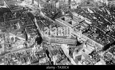 Luftaufnahme des Zentrum von Madrid während des Spanischen Bürgerkrieges am 30. September 1936. Auf der oberen linken ist die Puerta del Sol, der Plaza de Canelejas, und auf der oberen rechten Seite, ein Teil der Gran Via. Stockfoto