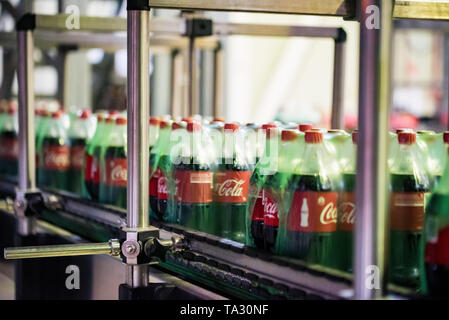 Rostow-am-Don, Russland-13 NOVEMBER 2018: Coca-Cola Abfüllanlage im Werk Stockfoto