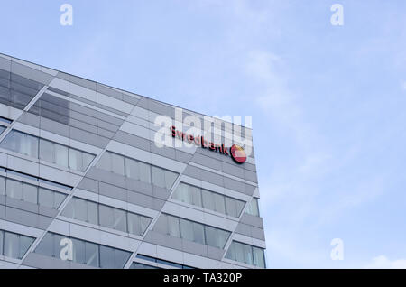 Stockholm, Schweden, 18. Mai 2019. Ein Blick von aussen auf die schwedische Bank Swedbanks Hauptsitz in Sundbyberg außerhalb von Stockholm. Stockfoto