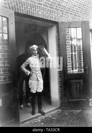 Kronprinz Wilhelm mit seinem Liebling reiten. Stockfoto