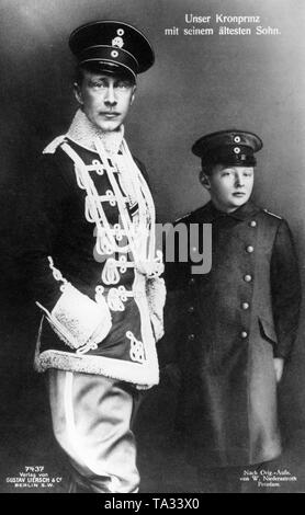 Der Kronprinz Husar Uniform (links) neben seinem ältesten Sohn, Prinz Wilhelm, der trägt auch eine Uniform. Stockfoto