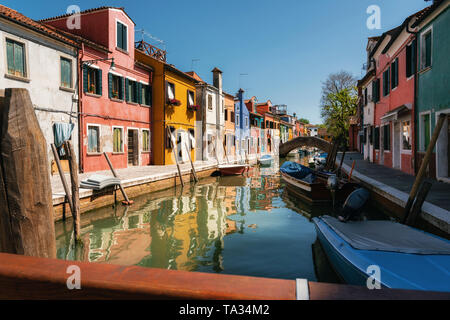 Bunte Häuser in der Nähe von Canal Burano, Venedig, Italien Stockfoto