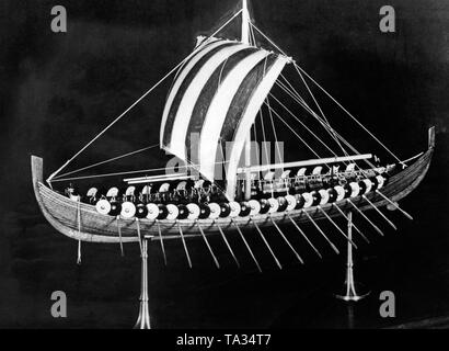 Nachbau eines Wikingerschiffes. Das Original aus dem 9. Jahrhundert wurde in Gokstad entdeckt und 1880 ausgegraben. Stockfoto