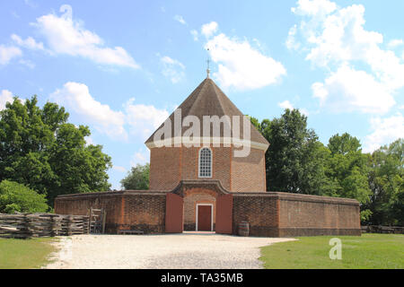 Die Frontansicht der Powder Magazine in Colonial Williamsburg, Virginia, USA Stockfoto