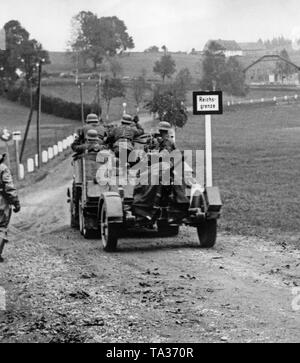 Deutsche Truppen überqueren Sie die ehemalige Grenze bei Phillipsreut German-Czechoslovak am 2. Oktober 1938. Stockfoto