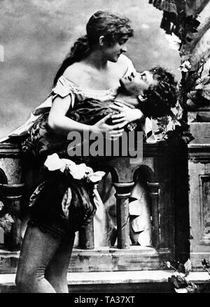 Josef Kainz mit Anna von Hochenburger in einer Aufführung von "Romeo und Julia" am Deutschen Theater in Berlin. Stockfoto