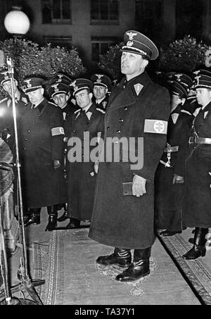 Rallye in Bratislava anlässlich der Souveränität der Slowakei. Slowakischen Minister Alexander Mach gibt eine Rede auf der Kundgebung. Die erste slowakische Republik wurde unter Hitlers Druck im März 1939 gegründet, und Böhmen und Mähren wurden von der Wehrmacht besetzt. Stockfoto