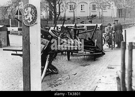 Im Laufe des Mai Krise, Tschechen barrikade die Grenze bei Seifhennersdorf mit umgestürzten Waggons. Nach dem Bericht über die Truppenbewegungen der Wehrmacht in Sachsen und Bayern, die tschechische Regierung für eine partielle Mobilisierung im Sudetenland Krise beschlossen. Stockfoto