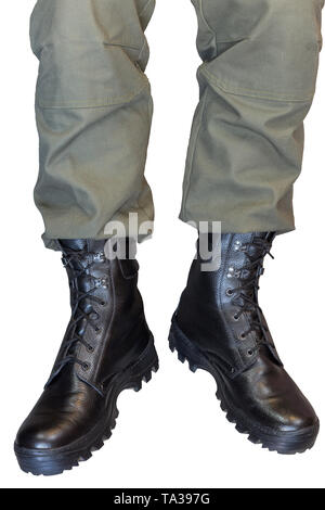 Beine in die Armee Khaki-hosen und militärischen schwarze Stiefel auf weißem Hintergrund Stockfoto