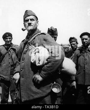 Soldaten, die bereits im Ersten Weltkrieg teilgenommen haben, werden aus der deutschen Gefangenschaft freigelassen werden. Hier, bei der Ankunft in Chalon-sur-Marne. Stockfoto