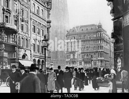 Sonntag Promenade am Graben in Wien. Blick auf den Stock-im-Eisen-Platz, im Hintergrund die St. Stephen's Cathedral. Stockfoto