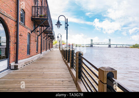 Wilmington, North Carolina Riverwalk entlang der Uferpromenade des Cape Fear River Stockfoto