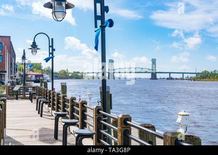 Wilmington, North Carolina Riverwalk entlang der Uferpromenade des Cape Fear River Stockfoto