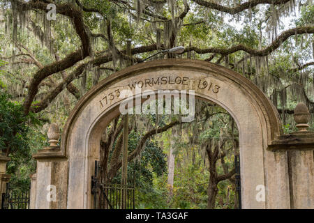 Savannah, GA - November 4, 2018: Gate Eingang zum historischen Wormsloe Plantage in der Nähe von Savannah, Georgia Stockfoto