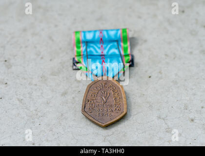 1939 - 1945 Bronze COMMEMORATIVE Befreiungskrieg Medaille (Frankreich) für die Bediensteten in den Reihen der französischen Fremdenlegion Stockfoto