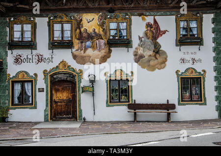 Der alte Teil des Hotel Post in Wallgau, in der Nähe von Garmisch-Partenkirchen in Oberbayern, mit seinen schönen "lüftlmalerei" Stockfoto