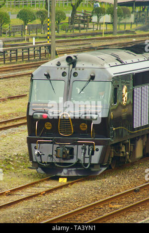 Sieben Sterne in Kyushu (Deluxe Schlafwagen Bummelzug), Japan Stockfoto