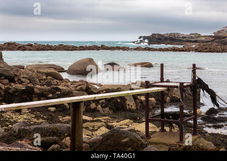 Klapprig Bootssteg in Porth Hellick, St. Mary's, Isles of Scilly, Großbritannien Stockfoto