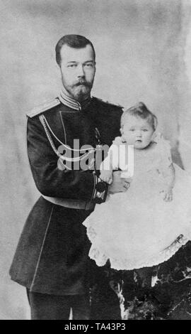 Zar Nikolaus II. von Russland mit seinem Sohn und Thronfolger der Thronfolger Alexei. Stockfoto