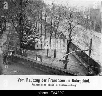 Panzer der Französischen Besatzungsarmee, in der Reserve für die Aufträge. Stockfoto