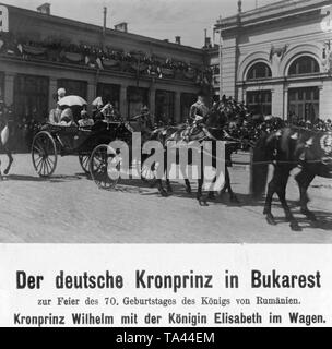 Der preußische Kronprinz visits Bukarest anlässlich der 70. Geburtstag des rumänischen Königs Karl Eitel Friedrich von Hohenzollern-Sigmaringen. Hier ist er von der österreichischen Kaiserin Elisabeth von Habsburg in einem offenen Wagen begleitet. Stockfoto