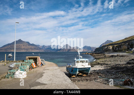 Suchen von Elgol, Isle of Skye, über Loch Scavaig auf die Cuillin Mountains. Stockfoto