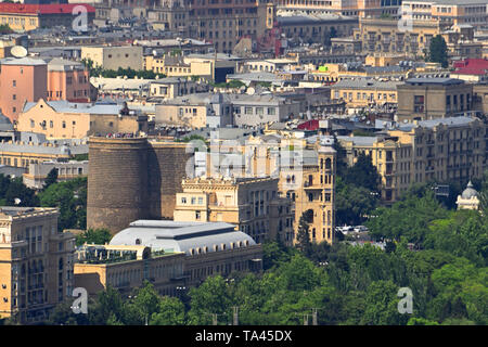 Ansicht der Architektur in der Nähe der Altstadt von Baku. Maiden's Tower. Stockfoto