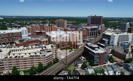 Luftaufnahme von New Brunswick, New Jersey mit Robert Wood Johnson Krankenhaus Stockfoto