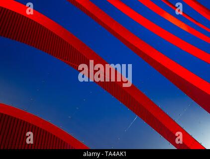 Nahaufnahme des Petersen Automotive Museums Stockfoto