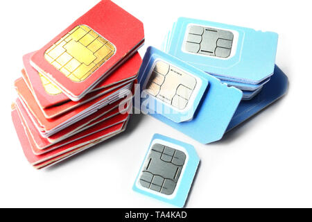 Verschiedene SIM-Karten auf weißem Hintergrund Stockfoto