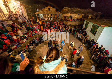 Kullu, Himachal Pradesh, Indien - Dezember 07, 2018: Foto von Programm nati Tanz im Himalaya - Indien Stockfoto