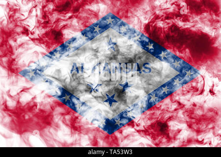 Die Flagge der US-Staat Arkansas in gegen ein grauer Rauch am Tag der Unabhängigkeit in verschiedenen Farben blau rot und gelb. Politische ein Stockfoto