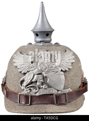 Feld - grau Ersatz Helm für Infanterie troopers, ca. 1916 Ersatz Feld-grauem Filz, komplett mit allen Halterungen im Feld - grau lackiertem Eisen, glatte Spike, Rundsockel mit gewölbten Bolzen, original Leder Kinnriemen auf die Schaltfläche 91, mit beiden KOKARDEN. Leder Innenfutter mit Loops (leicht beschädigt), Größe 56. Zeichen des Alters. Ungetragen Zustand. historischen, geschichtlichen, Baden, Deutsch, Deutschland, Süddeutschland, im Süden von Deutschland, 20. Jahrhundert, Additional-Rights - Clearance-Info - Not-Available Stockfoto