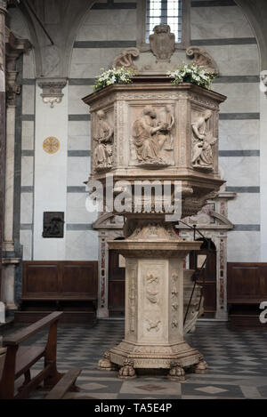 Kanzel in Marmor in Pietrasanta Kathedrale Stockfoto