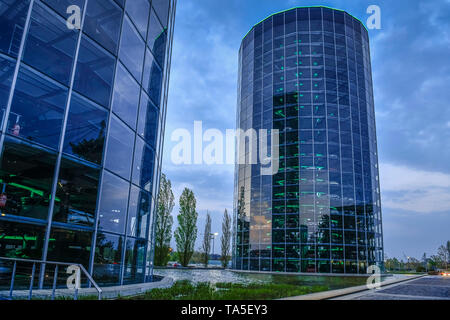 Auto Türme, VW Autotown, Wolfsburg, Niedersachsen, Deutschland, Autotürme, VW Autostadt, Niedersachsen, Deutschland Stockfoto