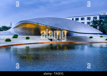 Lagune, Porsche Pavillon, VW Autotown, Wolfsburg, Niedersachsen, Deutschland, Lagune, Porsche-Pavillon, VW Autostadt, Niedersachsen, Deutschland Stockfoto