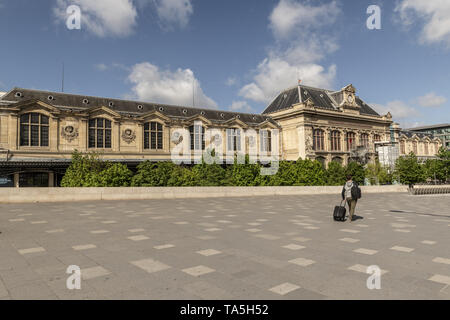 PARIS, FRANKREICH, Austerlitz Bahnhof und U-Bahnhof, einer der sechs großen Terminus Bahnhöfen in Paris. Auf dem linken Ufer der Seine liegt in Stockfoto