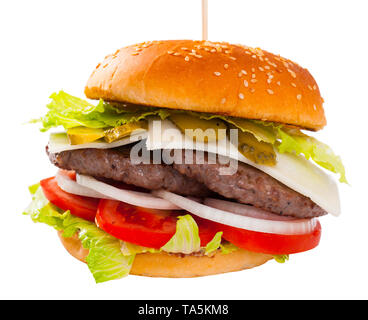 Appetitlich doppelten Cheeseburger mit zwei gegrilltes Rindfleisch Pastetchen. Auf weissem Hintergrund Stockfoto