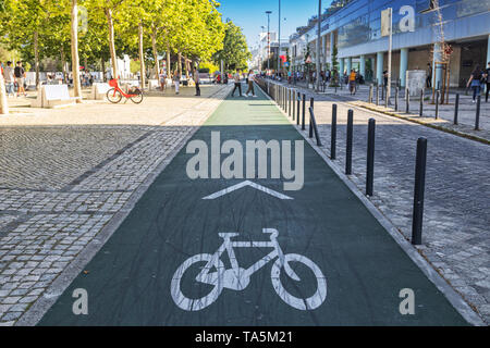 PORTUGAL/Lissabon - 5. Mai 2019 - Rad weg für Fahrräder im Park der Nationen Lisboa Portugal. Stockfoto