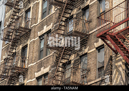 Notausgang Leiter in new york city Gebäude detail Stockfoto