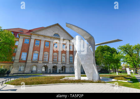 Das von Daniel Libeskind culpture' 'Tragfläche'' vor dem Siemens Verwaltungsgebäude, Rohr Dam, Siemensstadt, Spandau, Berlin, Deutschland', Skulptur von Da Stockfoto