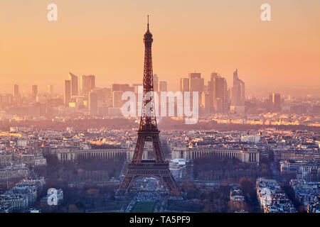 Luftaufnahme von Paris bei Sonnenuntergang Stockfoto