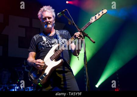 Berlin, Deutschland. 21 Mai, 2019. 21.05.2019, British Rock Sänger und Bassist der Glam Rock Band The Sweet Pete Lincoln auf der Bühne NOCH DIE ROCK-Tour 2019 in der Columbiahalle in Berlin leben. | Verwendung der weltweiten Kredit: dpa/Alamy leben Nachrichten Stockfoto