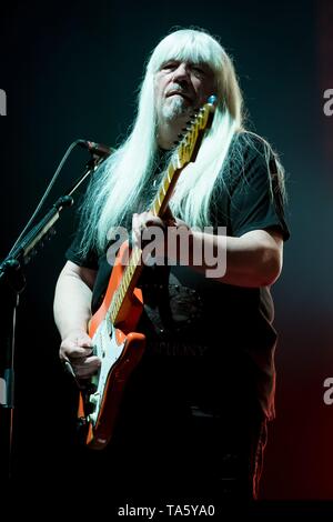 Berlin, Deutschland. 21 Mai, 2019. 21.05.2019, British rock Gitarrist und Mitbegründer der Glam Rock Band The Sweet Andy Scott live auf der Bühne des ERHIELT NOCH DEN ROCK Tour 2019 in der Columbiahalle in Berlin. | Verwendung der weltweiten Kredit: dpa/Alamy leben Nachrichten Stockfoto