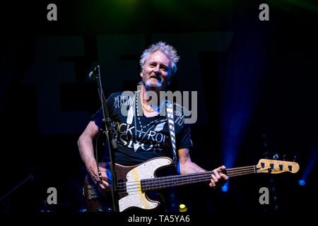 Berlin, Deutschland. 21 Mai, 2019. 21.05.2019, British Rock Sänger und Bassist der Glam Rock Band The Sweet Pete Lincoln auf der Bühne NOCH DIE ROCK-Tour 2019 in der Columbiahalle in Berlin leben. | Verwendung der weltweiten Kredit: dpa/Alamy leben Nachrichten Stockfoto