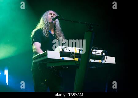 Berlin, Deutschland. 21 Mai, 2019. 21.05.2019, British rock Gitarrist, Sänger, Bassist und Keyboarder der Glam Rock Band The Sweet Tony O'Hora auf der Bühne des ERHIELT NOCH DEN ROCK Tour 2019 in der Columbiahalle in Berlin leben. | Verwendung der weltweiten Kredit: dpa/Alamy leben Nachrichten Stockfoto