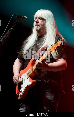 Berlin, Deutschland. 21 Mai, 2019. 21.05.2019, British rock Gitarrist und Mitbegründer der Glam Rock Band The Sweet Andy Scott live auf der Bühne des ERHIELT NOCH DEN ROCK Tour 2019 in der Columbiahalle in Berlin. | Verwendung der weltweiten Kredit: dpa/Alamy leben Nachrichten Stockfoto